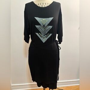 Schwiing Black Geometric 3/4 Sleeve Dress